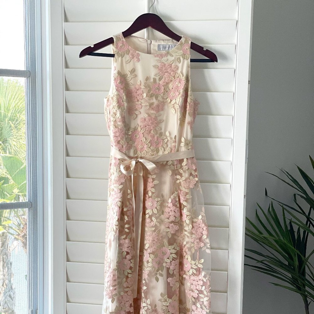Gorgeous Tahari Midi Dress